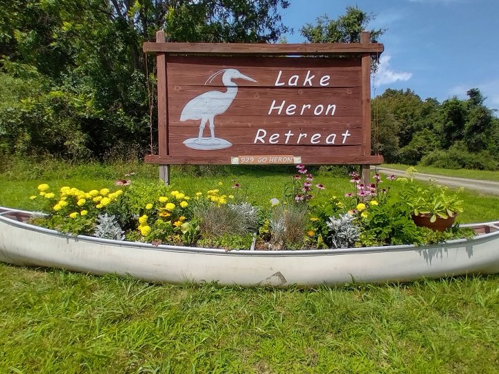 Lake Heron Retreat sign